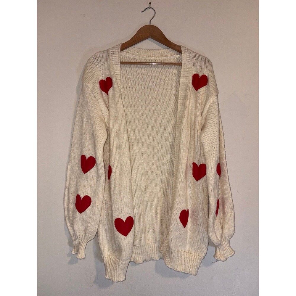 Beautiful and Quirky Red Heart Cream Sweater - Unsized (Roughly Women’s Medium)